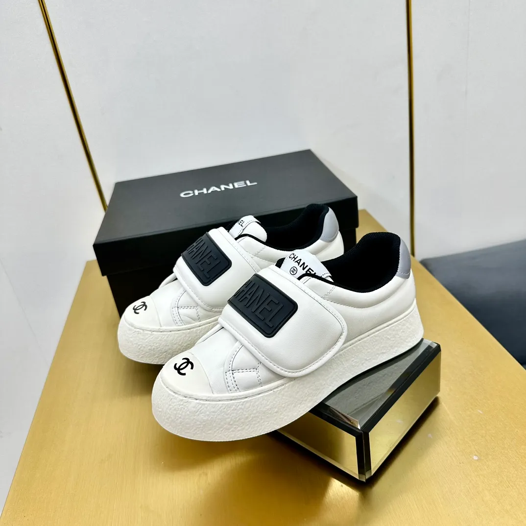 👟👟Ex-factory price 600👟👟 Chanel bread shoes ~ original calfskin panda shoes Chanel 25C latest hot style panda black and white sports shoes casual sneakers Xiaoxiang hot item classic black and white panda color coco girls must pay Fabric: original custom mixed sheepskin lining: original imported breathable mesh lining outsole: Original molded rubber + TPU combination Size: Women's 35-40